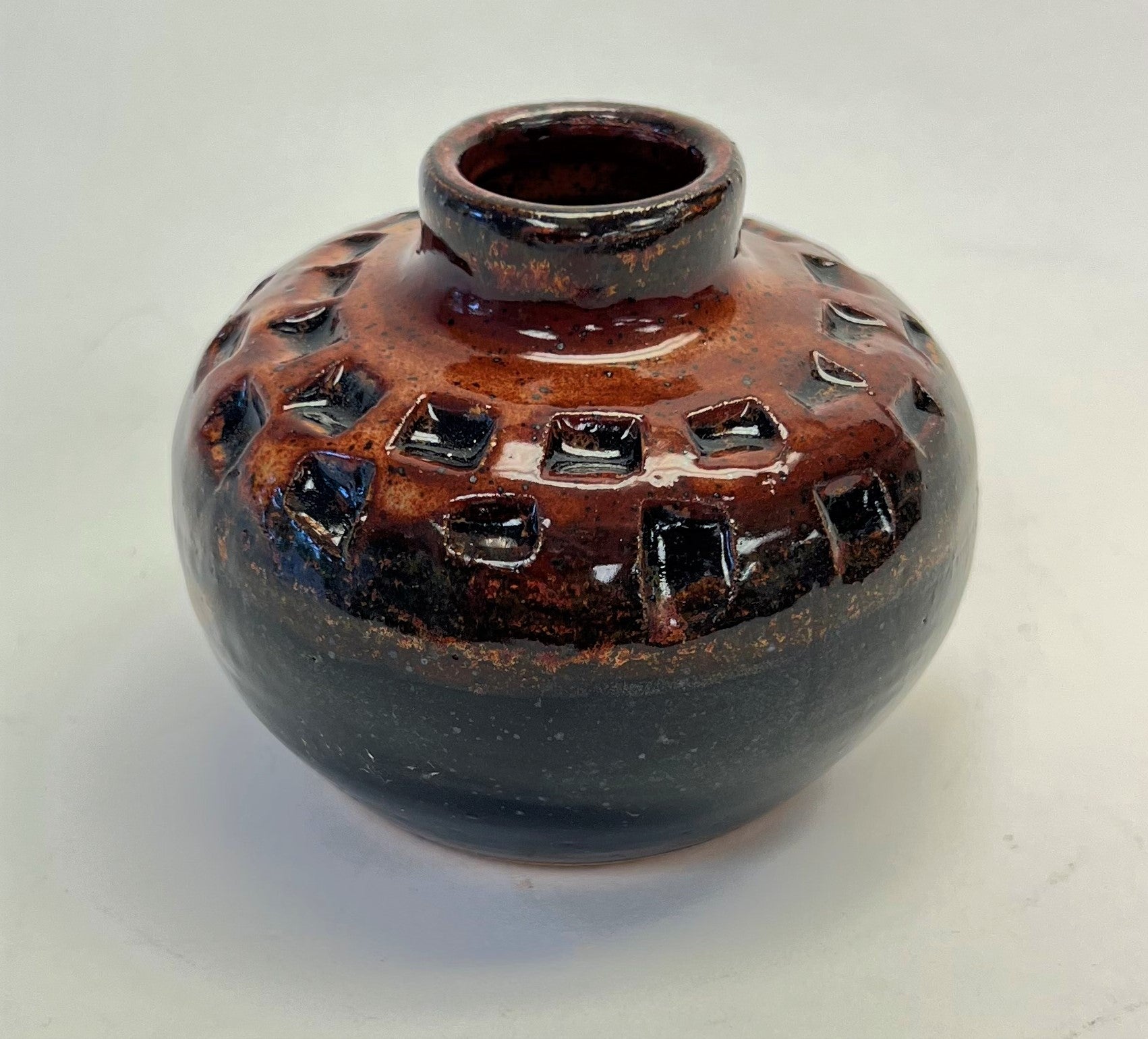 Weed Pot - Ancient Red & Black